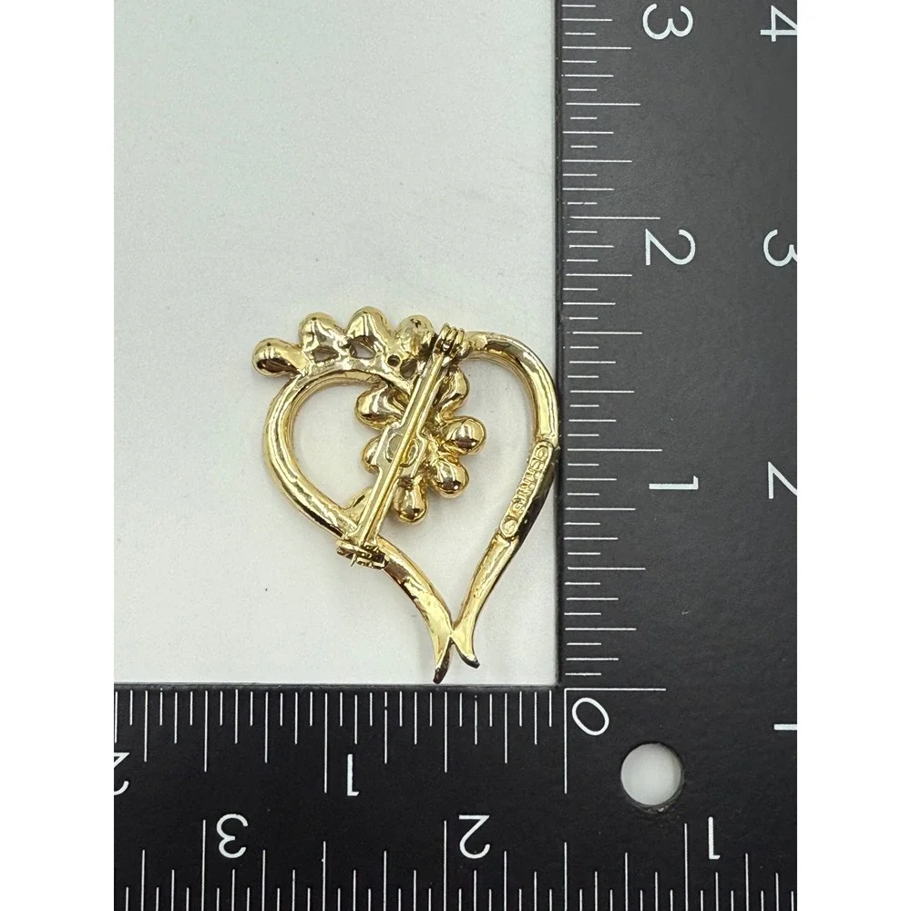 Gerrys Vintage Gold Tone Red Rhinestone Heart Flower Brooch Pin Texture Romantic